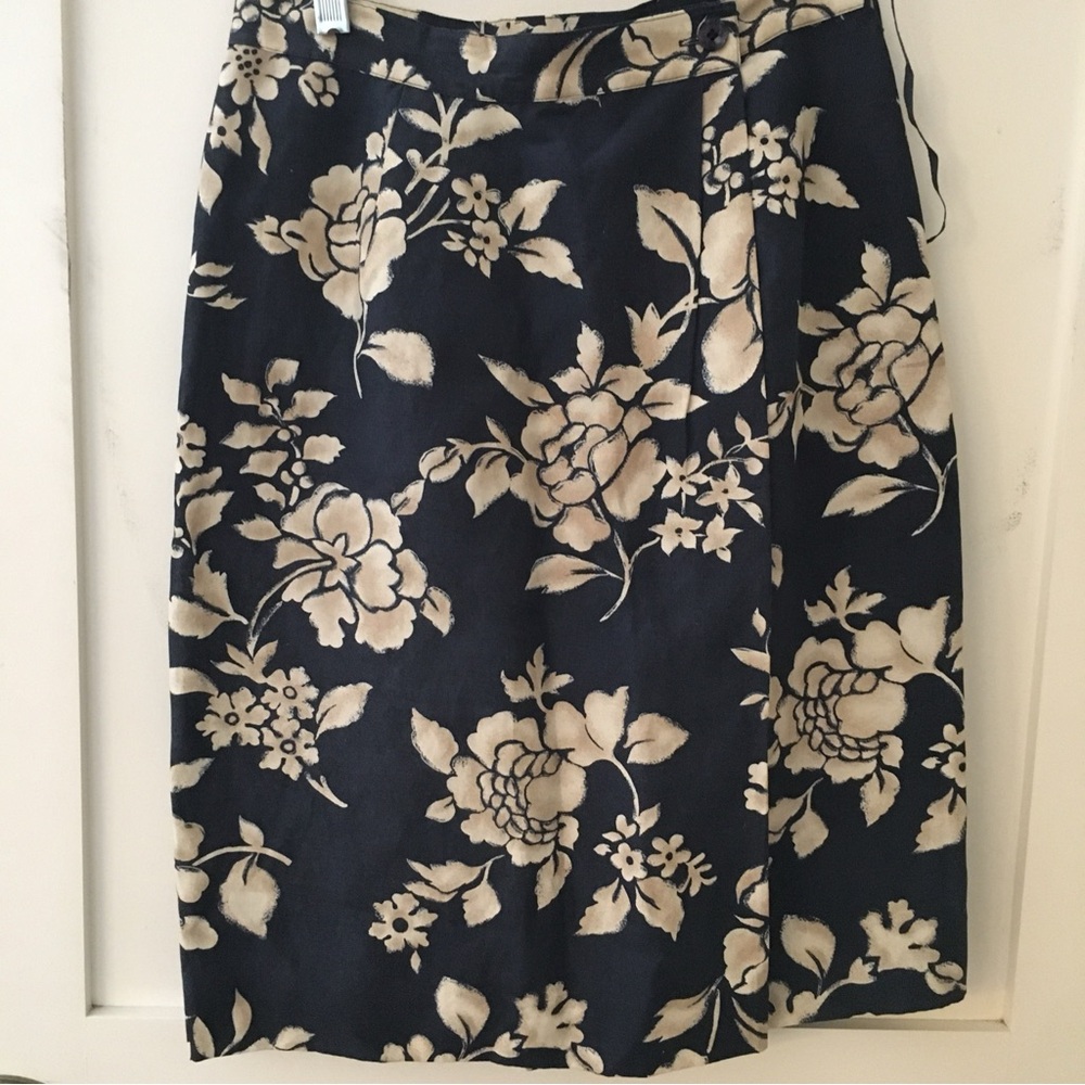 Jones New York Navy Floral Pencil Skirt with a Tropical Flare
